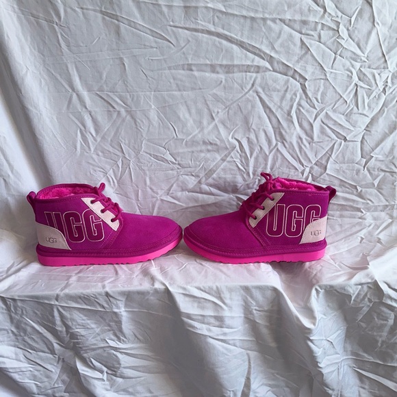 Brand new never worn UGG’s!! - Picture 2 of 4